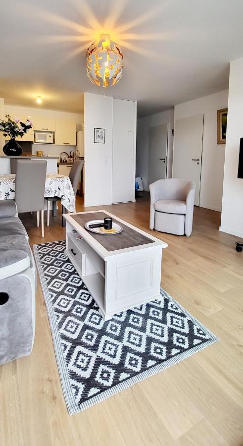Appartement Moderne Finement Decore Avec Balcon A Vannes Centre Kültér fotó