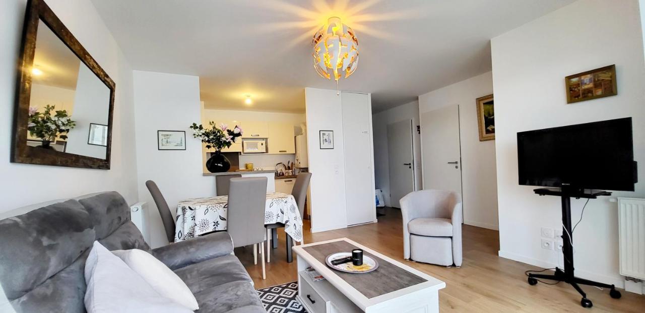 Appartement Moderne Finement Decore Avec Balcon A Vannes Centre Kültér fotó