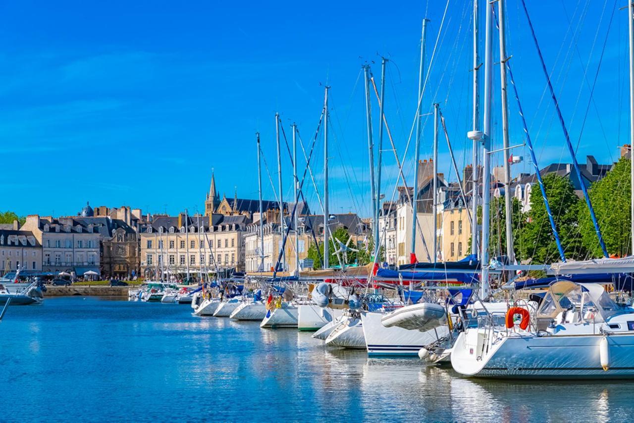 Appartement Moderne Finement Decore Avec Balcon A Vannes Centre Kültér fotó