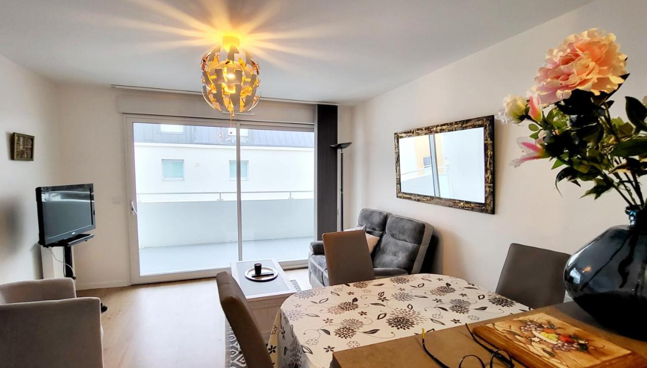 Appartement Moderne Finement Decore Avec Balcon A Vannes Centre Kültér fotó